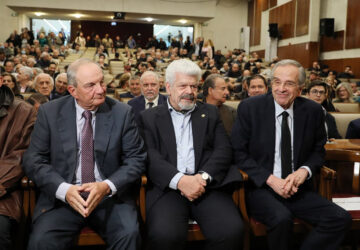 Ιωάννης Θ. Μάζης στην παρουσίαση βιβλίου στο Πολεμικό Μουσείο με παρουσία Σαμαρά και Καραμανλή