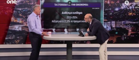 Ο Γιάννης Σγουρός και ο Σταμάτης Ζαχαρός σε έντονη τηλεοπτική αντιπαράθεση στο στούντιο του ONE TV πριν από την αποχώρηση του Σγουρού από τη συνέντευξη.